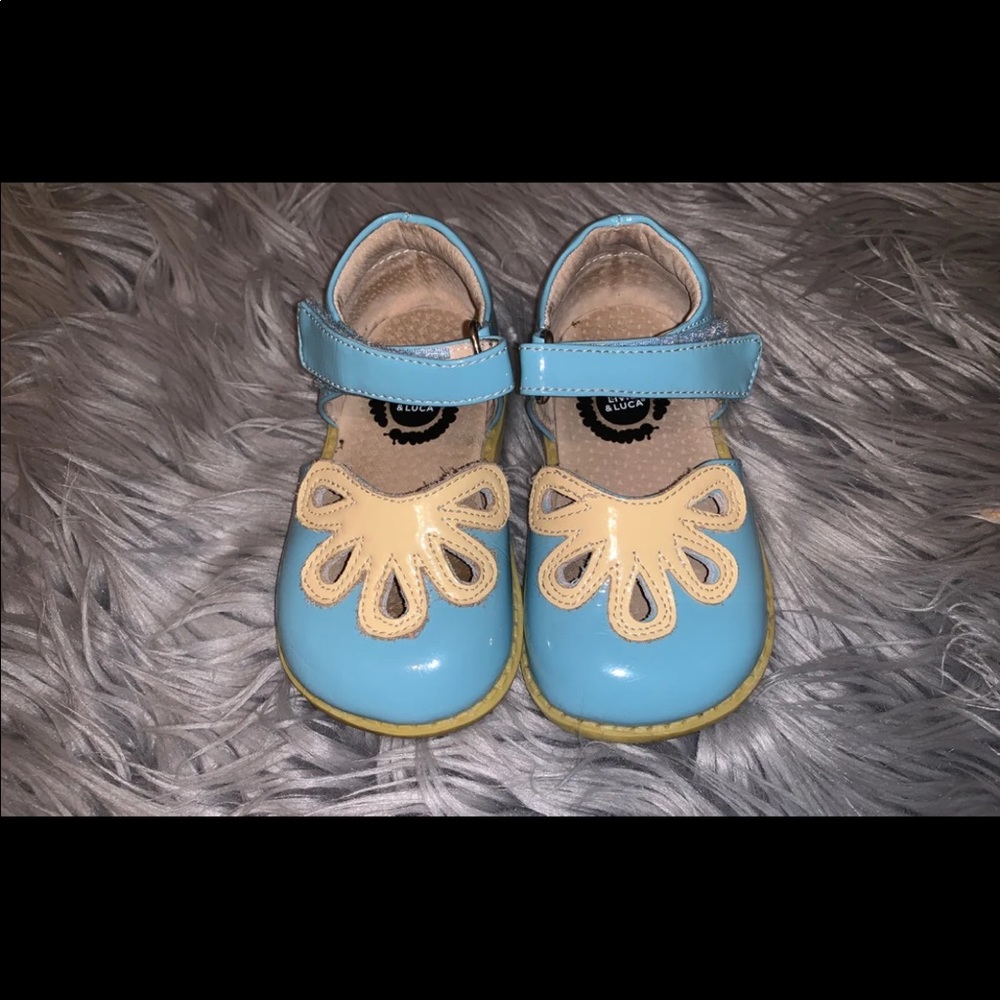 Size 6 Livie Luca Petals